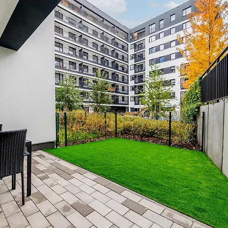 Апартаменти Stacja Jezyce Deluxe With Garden By Bookinghost