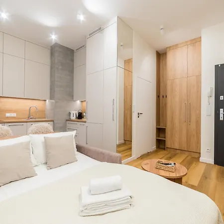 Stacja Jezyce Deluxe With Garden By Bookinghost Apartment