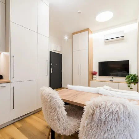 Stacja Jezyce Deluxe With Garden By Bookinghost Poznan