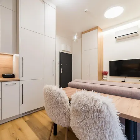 Stacja Jezyce Deluxe With Garden By Bookinghost Poznan