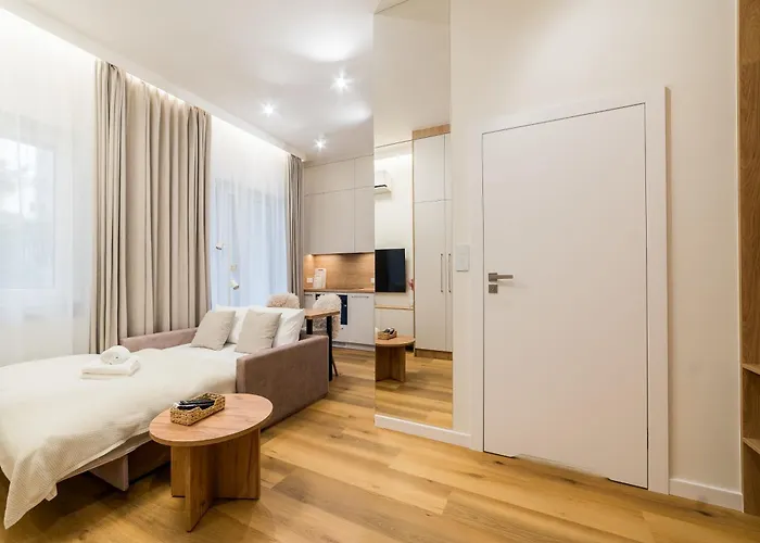 Daire Stacja Jezyce Deluxe With Garden By Bookinghost