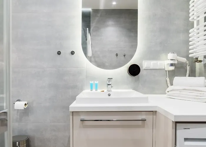 Daire Stacja Jezyce Deluxe With Garden By Bookinghost