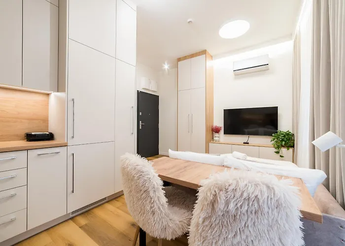 Stacja Jezyce Deluxe With Garden By Bookinghost Poznan